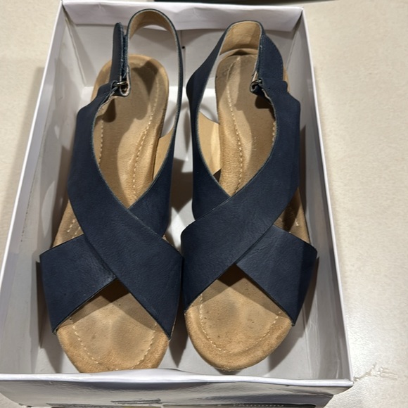 CL By Laundry Dream Girl Nuback Navy - Picture 5 of 8